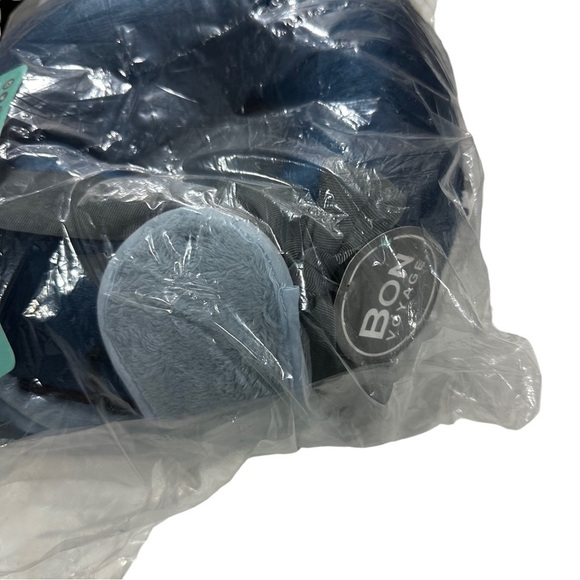 Bon Voyage 3pc Set Navy Neck Pillow Eye Mask Light Blue Plush Throw 50x60” NWT - Picture 5 of 8